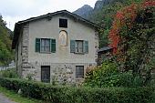 79 - casa isolata a fianco della SP n° 2